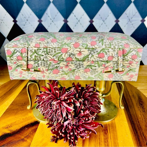 Vintage Floral Jewelry Box – Fabric Padded Vanity Organizer - Picture 13 of 17